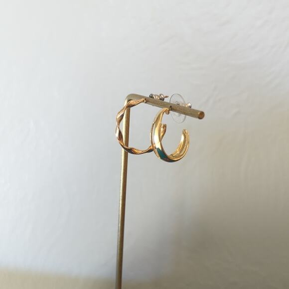 Two Pair Gold Tone Half Hoop Earrings One Twisted & One Split Middle Hoop - Picture 2 of 6